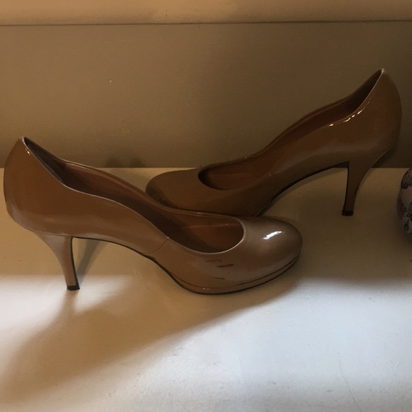 TAHARI TAN HEELS - Picture 8 of 8